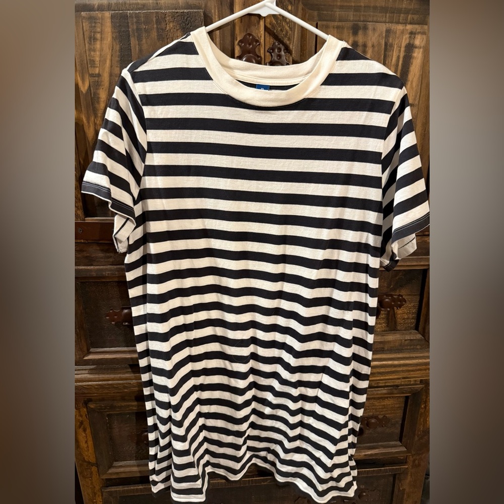 Old Navy Black and White Striped T-Shirt dress - size XL - like new